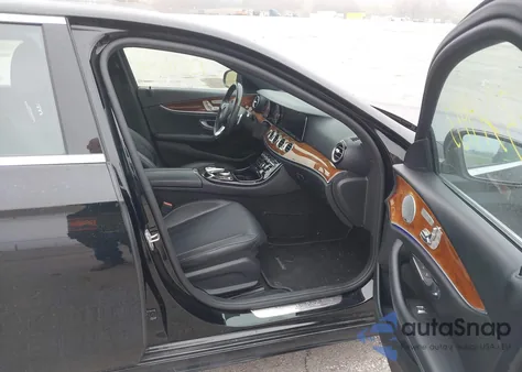 2017 Mercedes-Benz E 300 4Matic из США, поврежденный, VIN WDDZF4KBXHA142640